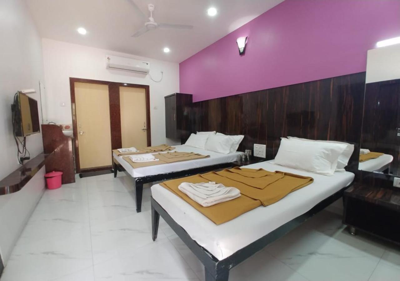 Hotel Yogiraj Shirdi Εξωτερικό φωτογραφία