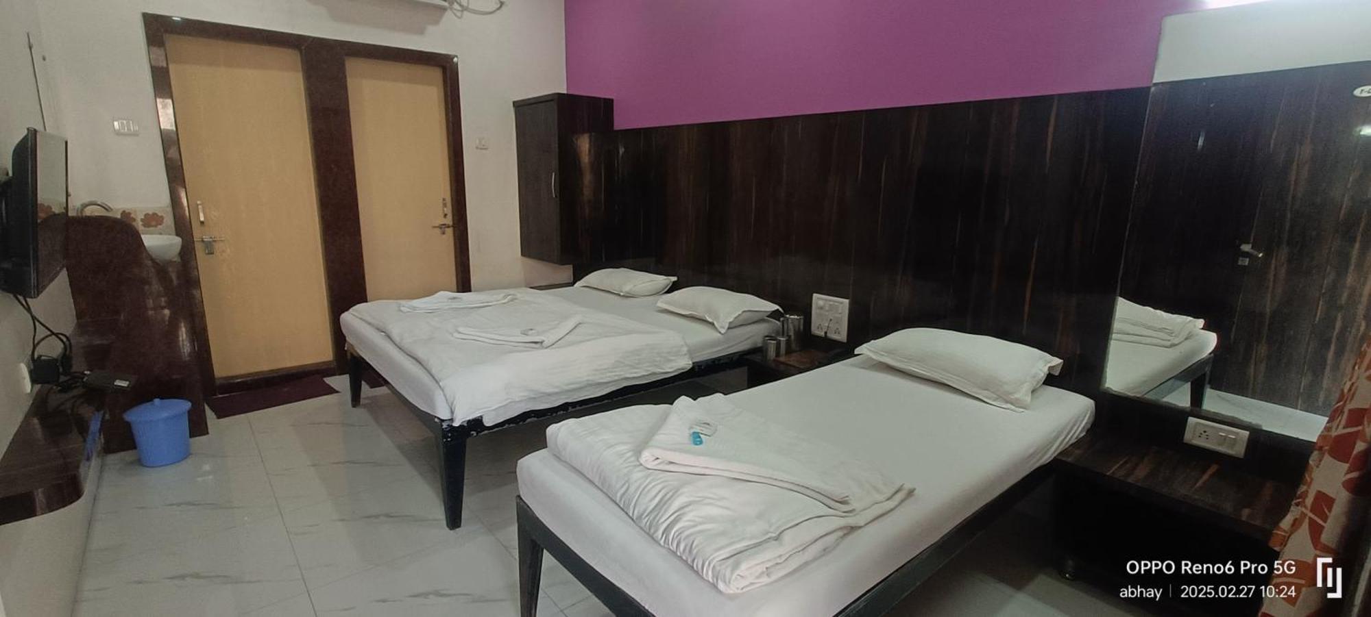 Hotel Yogiraj Shirdi Εξωτερικό φωτογραφία